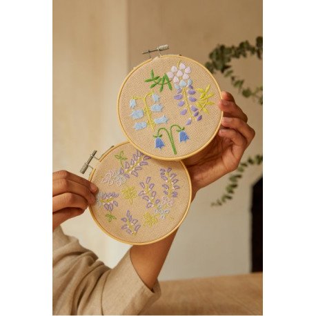 Forårsblomster broderikit
